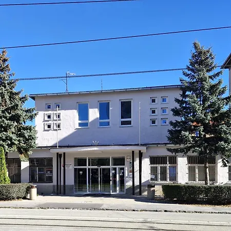šd Němcovej 1 Hostel *
