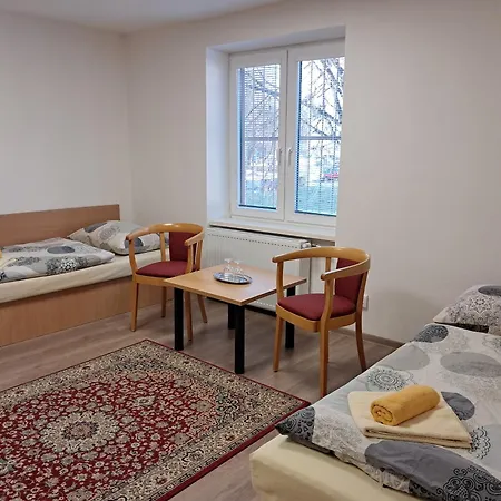 šd Němcovej 1 Hostel *