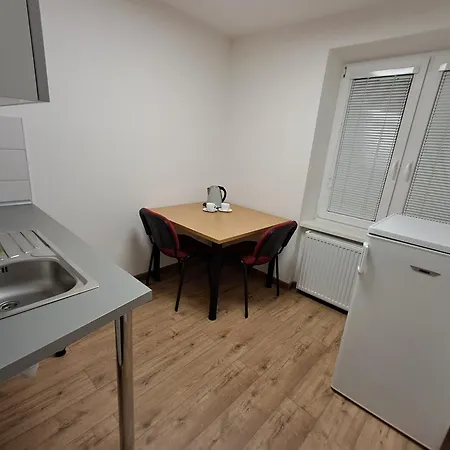 šd Němcovej 1 Hostel *